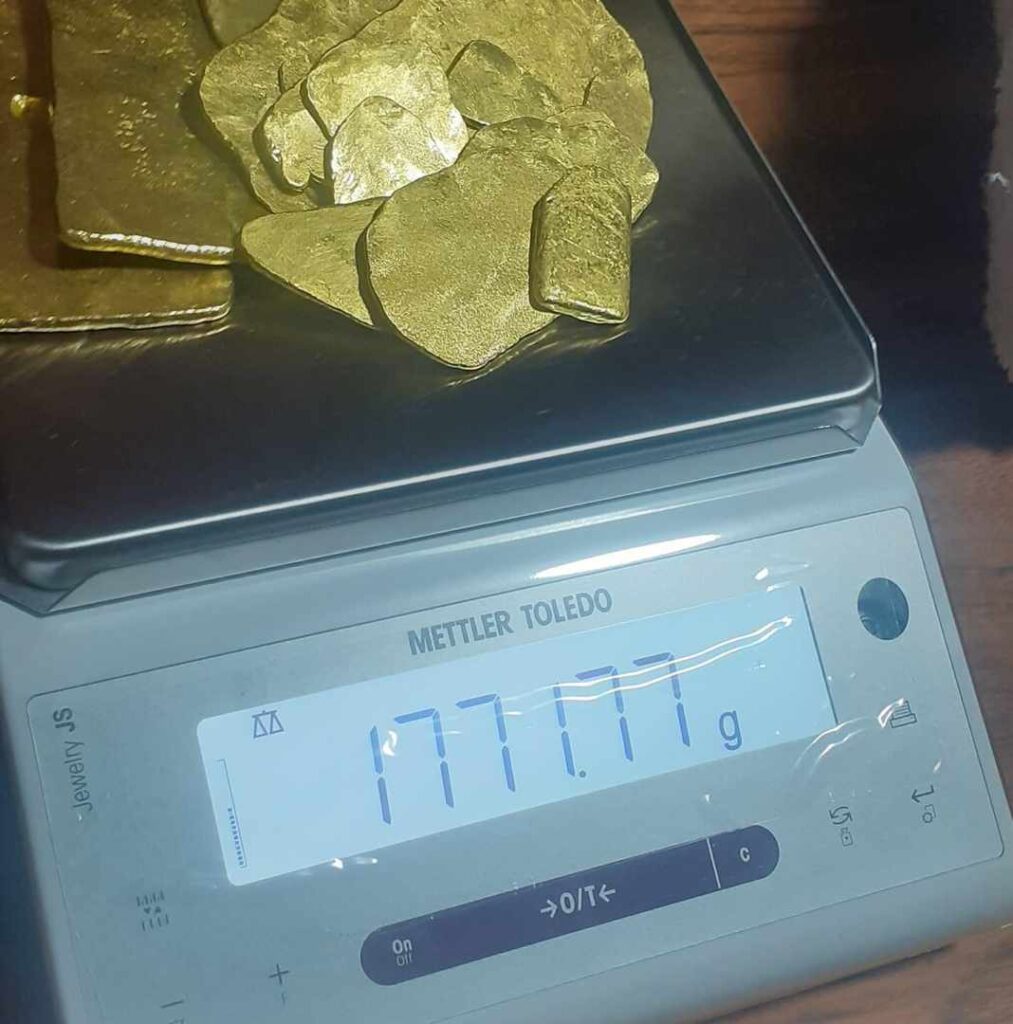 Gold Weighing